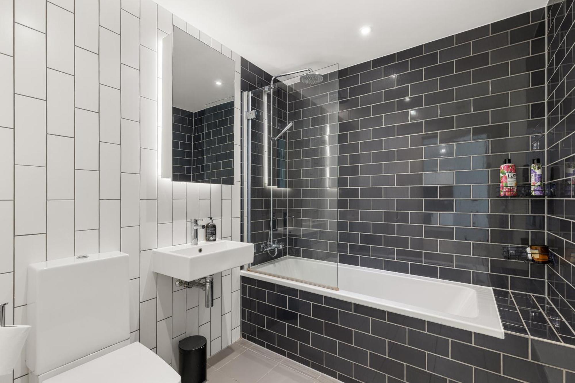 Spacious Modern 1 Bed Apartment. Appartement Londen