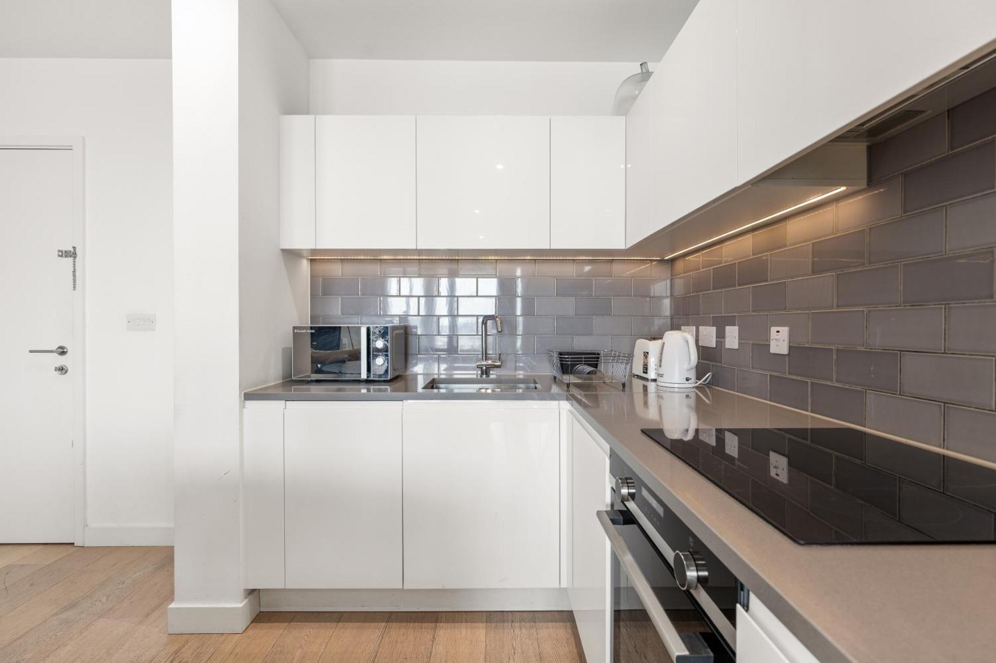 Spacious Modern 1 Bed Apartment. Appartement *
